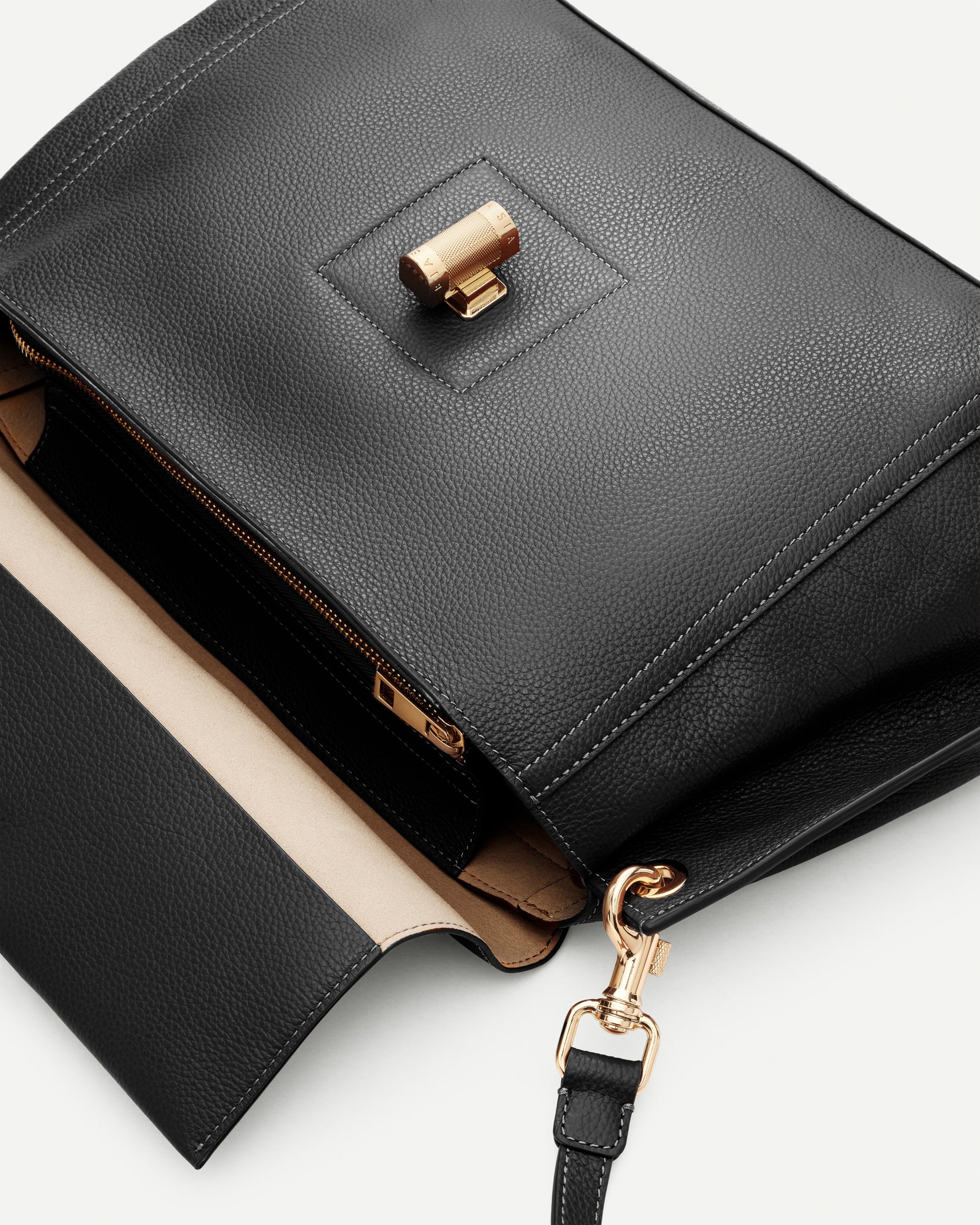 f64995525916e1291ea37f9b68a60166_NERO_BIBP9CR02_5_001