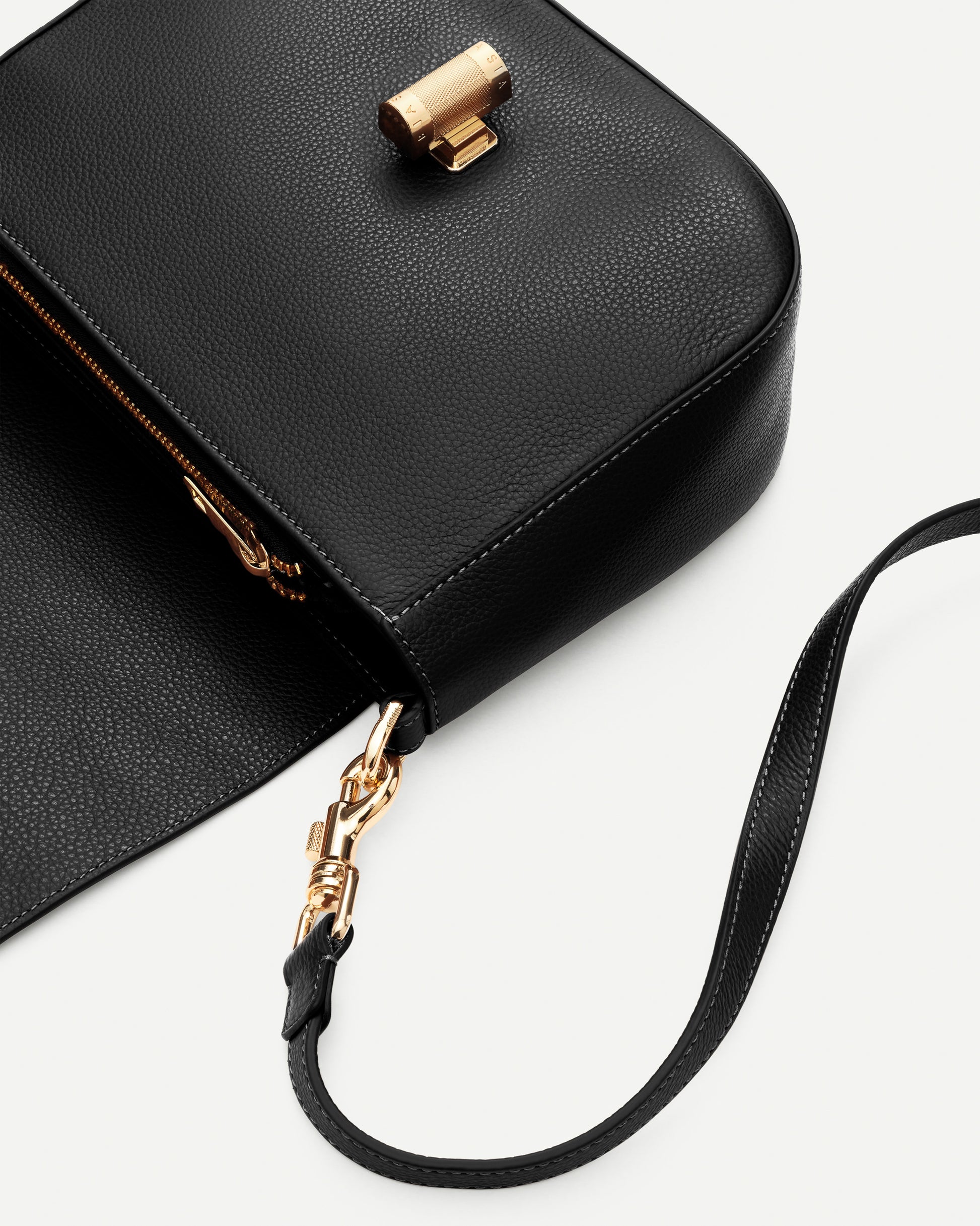 f64995525916e1291ea37f9b68a60166_NERO_BIBP9CR03_5_001