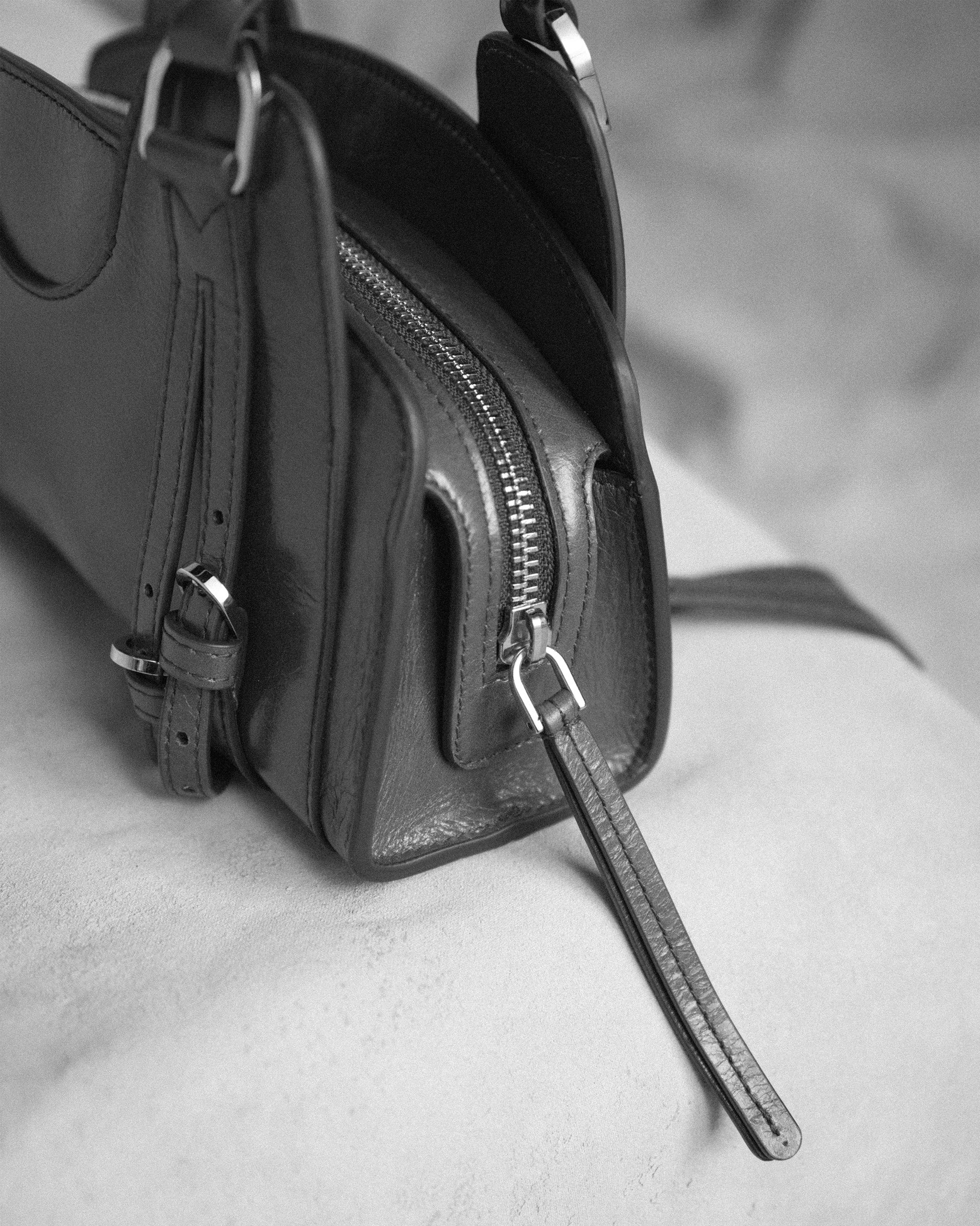 e720001666d5a34941a226d14c1161fa_OMBRA_SHINE_FBBP9JA03A_16_238