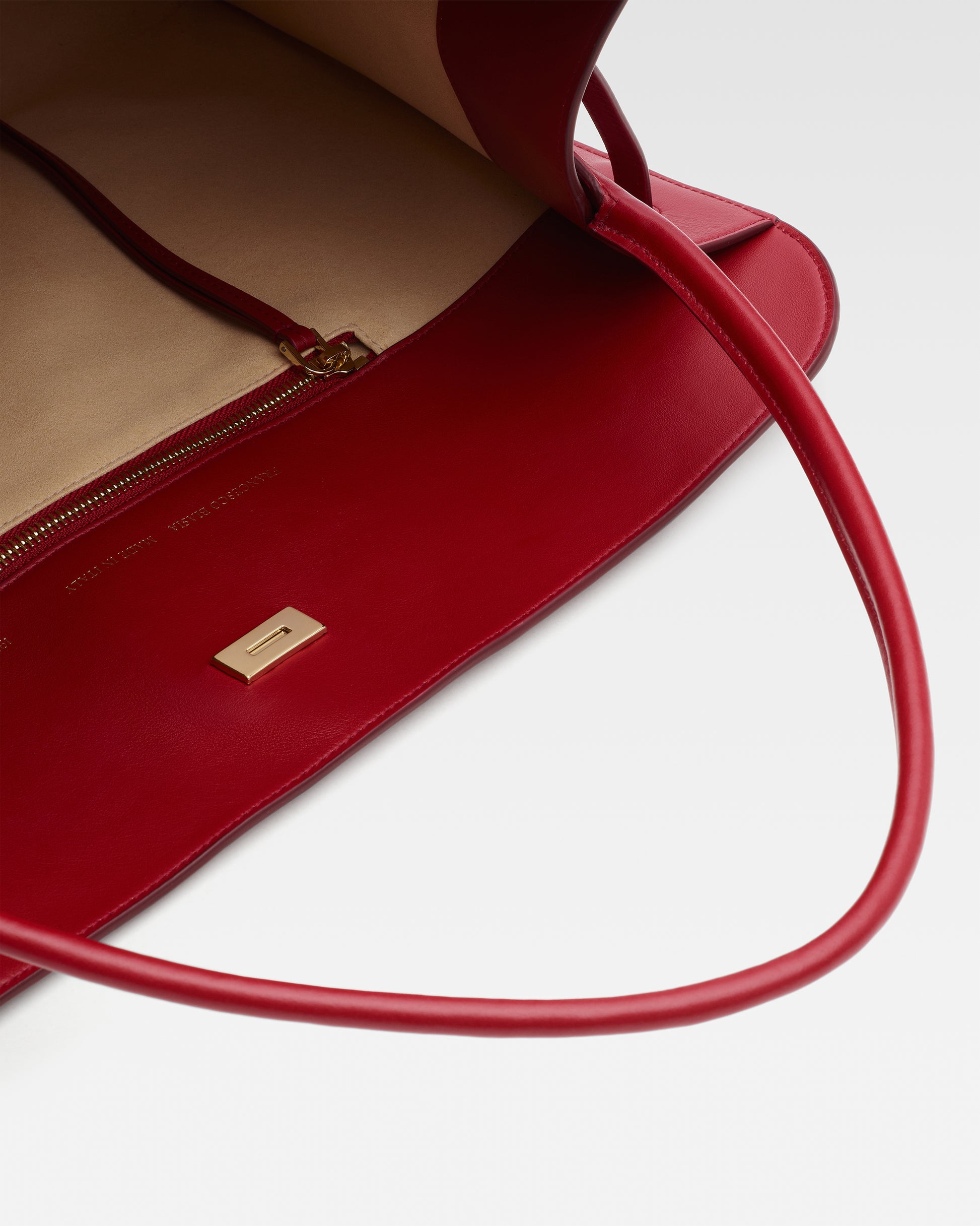 8658d6159d5eda2818cb99cf7ff07629_OMBRA_FBBP9JD01_35_219