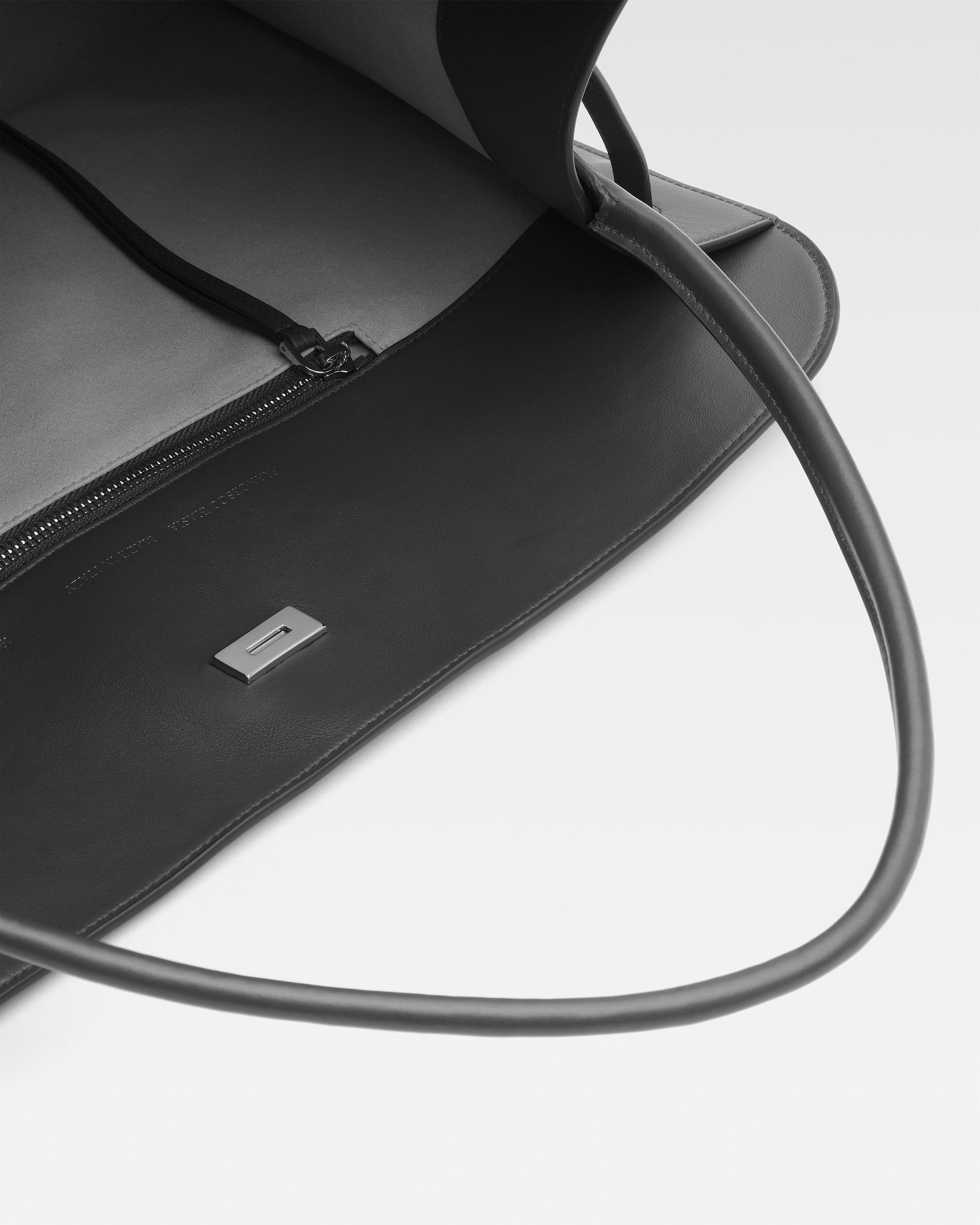 8658d6159d5eda2818cb99cf7ff07629_OMBRA_FBBP9JE02_23_219