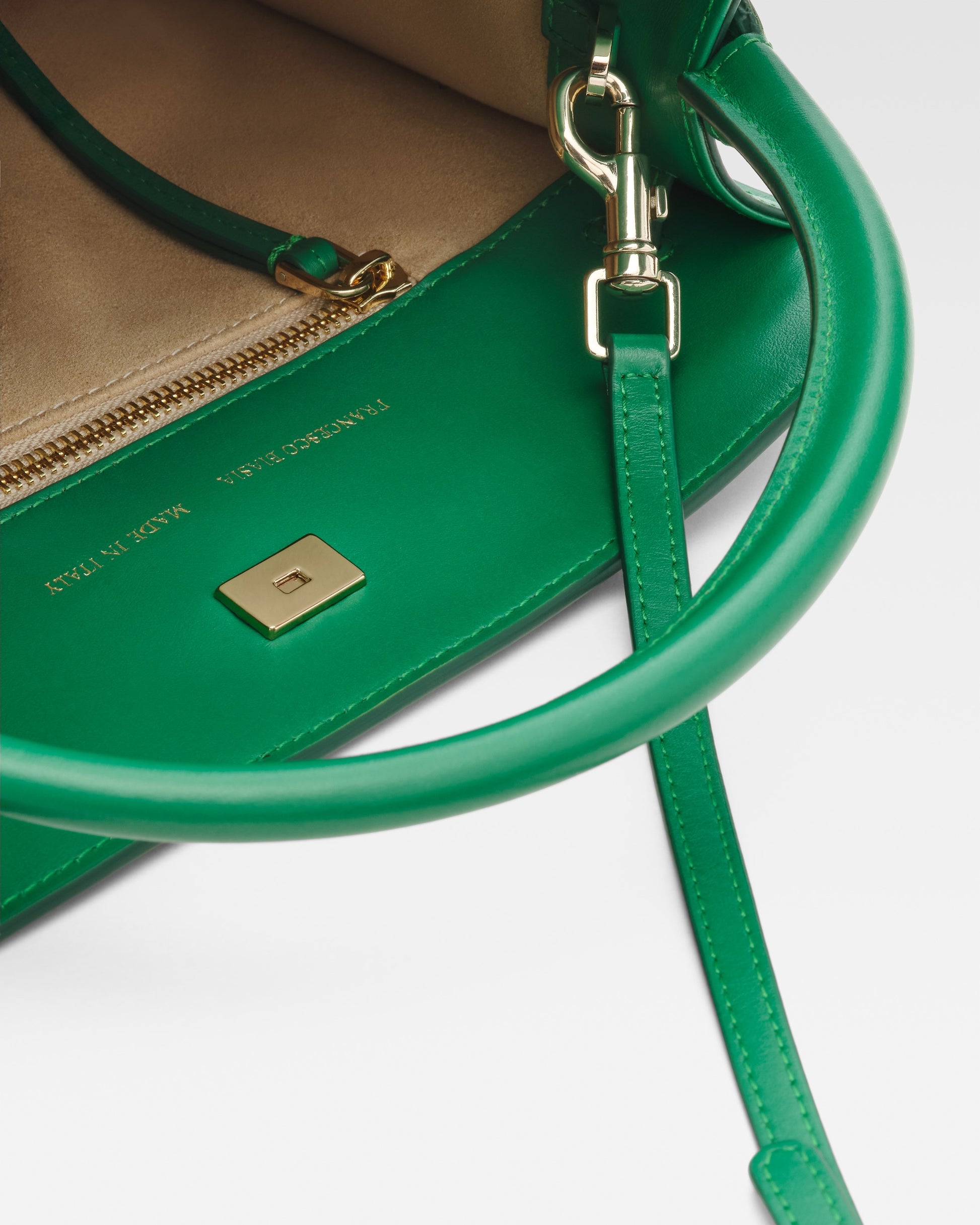 a2e66dc38b01efc4fa6dbfec19e4e449_ABSINTHE_FBBP9JF03I_7_354