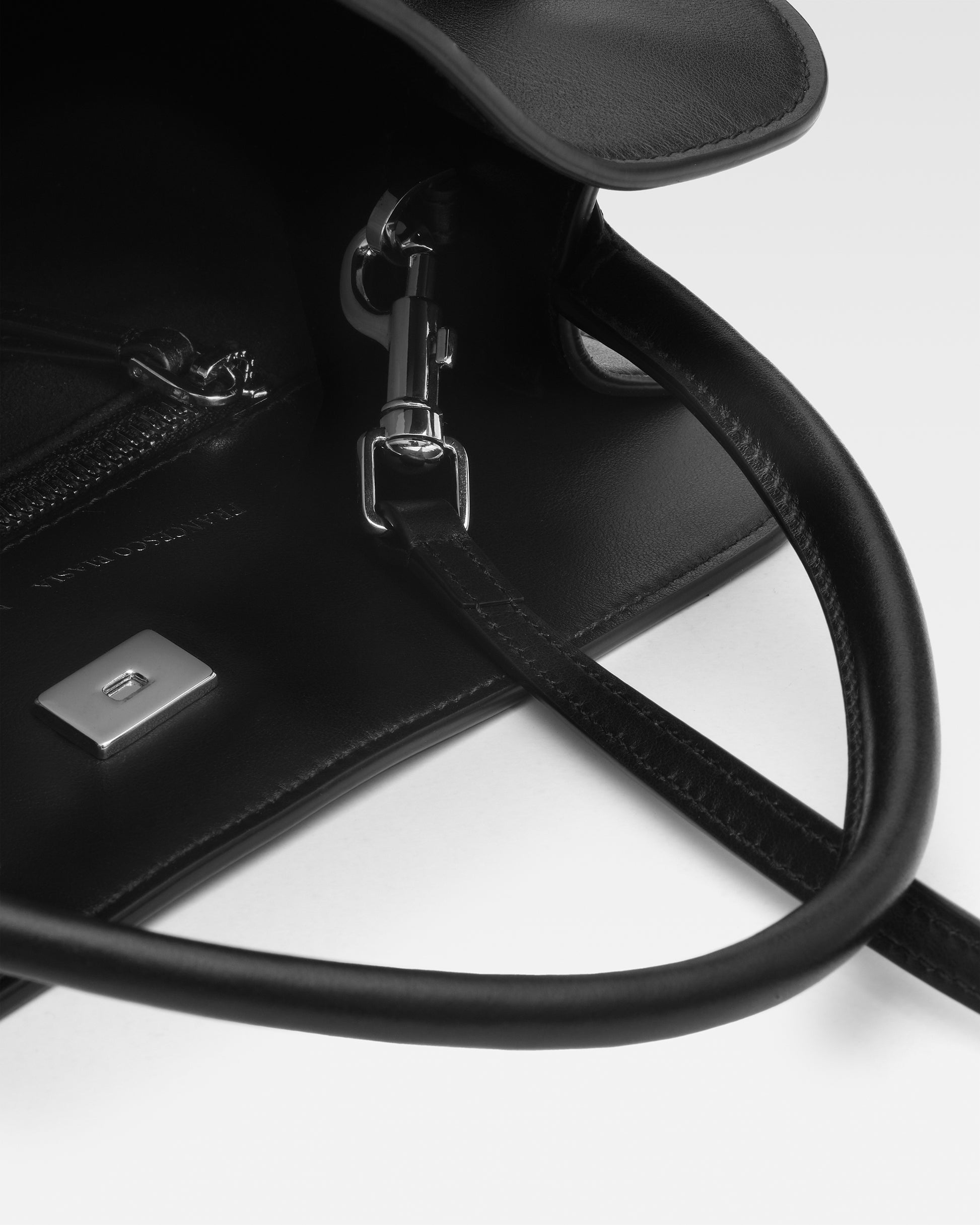 8658d6159d5eda2818cb99cf7ff07629_OMBRA_FBBP9JF03_29_219