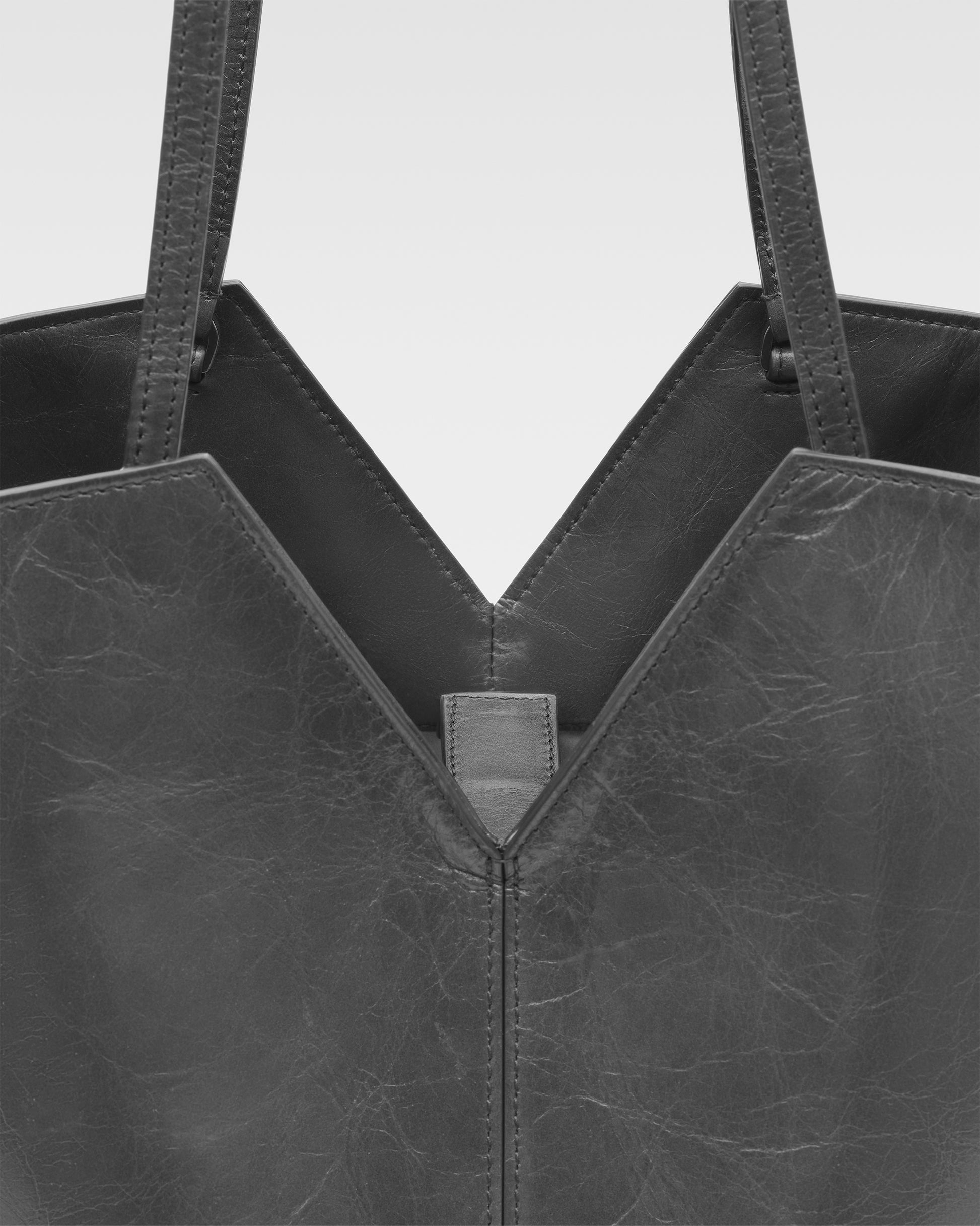 5fd264ddbcf8fde1a7972e29d66dc7b9_TOBACCO_SHINE_FBBP9JH02A_6_236