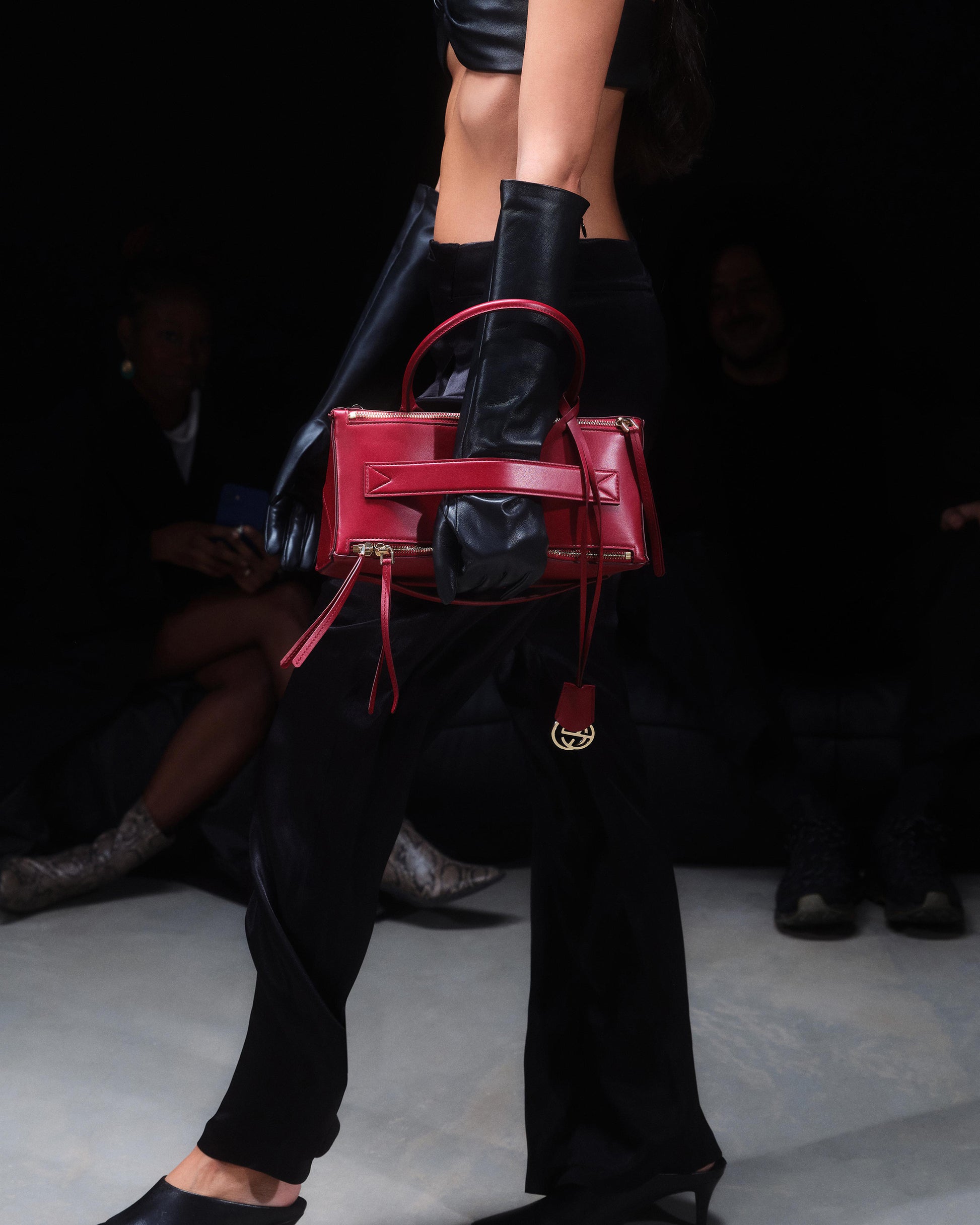 8658d6159d5eda2818cb99cf7ff07629_OMBRA_FBBP9JL02_16_219