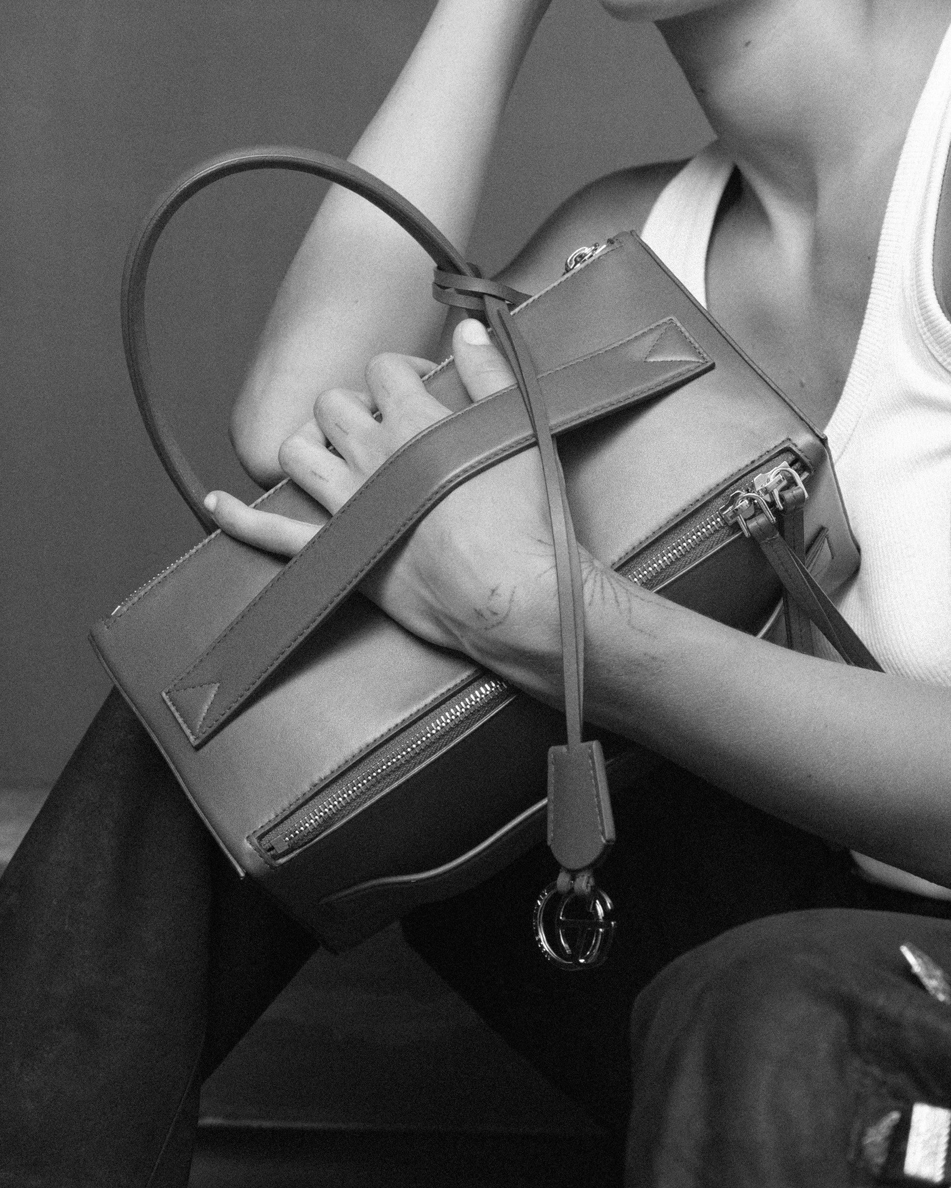 54c69030e0a74da662ffdb8cb12d1d20_SACHER_FBBP9JL02_8_202